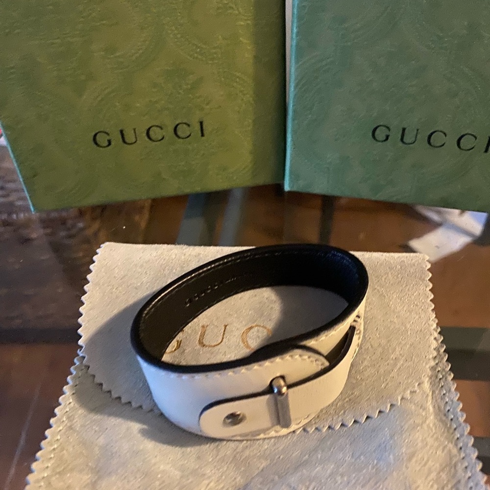 Gucci leather bracelet
